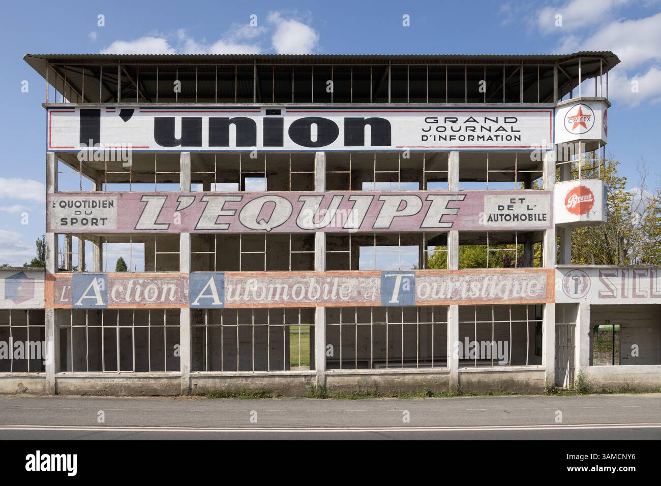 Reims-Gueux former Formula One circuit pit lane with start and finish ...