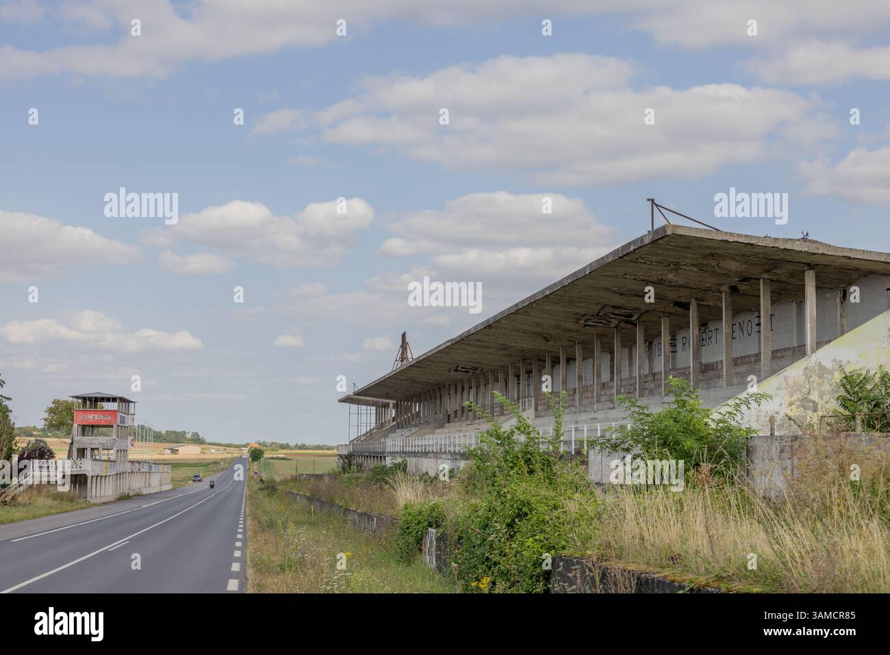 Reims-Gueux former Formula One circuit pit lane with start and finish ...