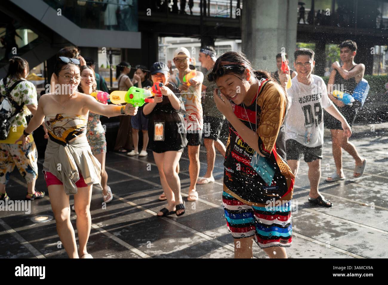 Bangkok thailand songkran festival woman hi-res stock photography and images - Alamy Bangkok thailand songkran festival woman hi-res stock photography and images - Alamy