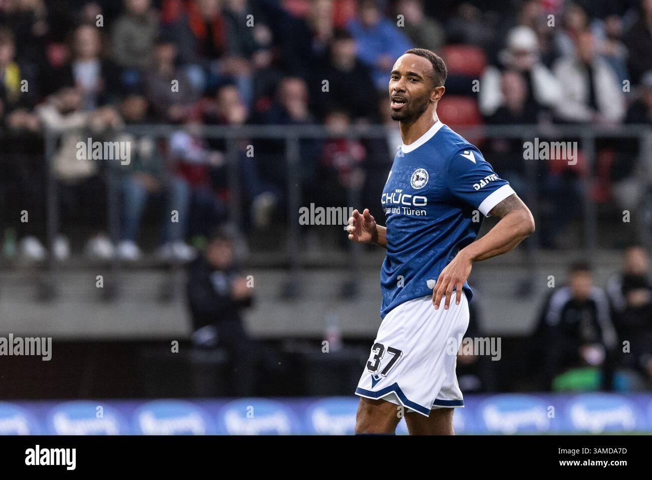 Sarerern Bazee, Noah Joel (DSC Arminia Bielefeld, 37) 3.Liga: Viktoria ...