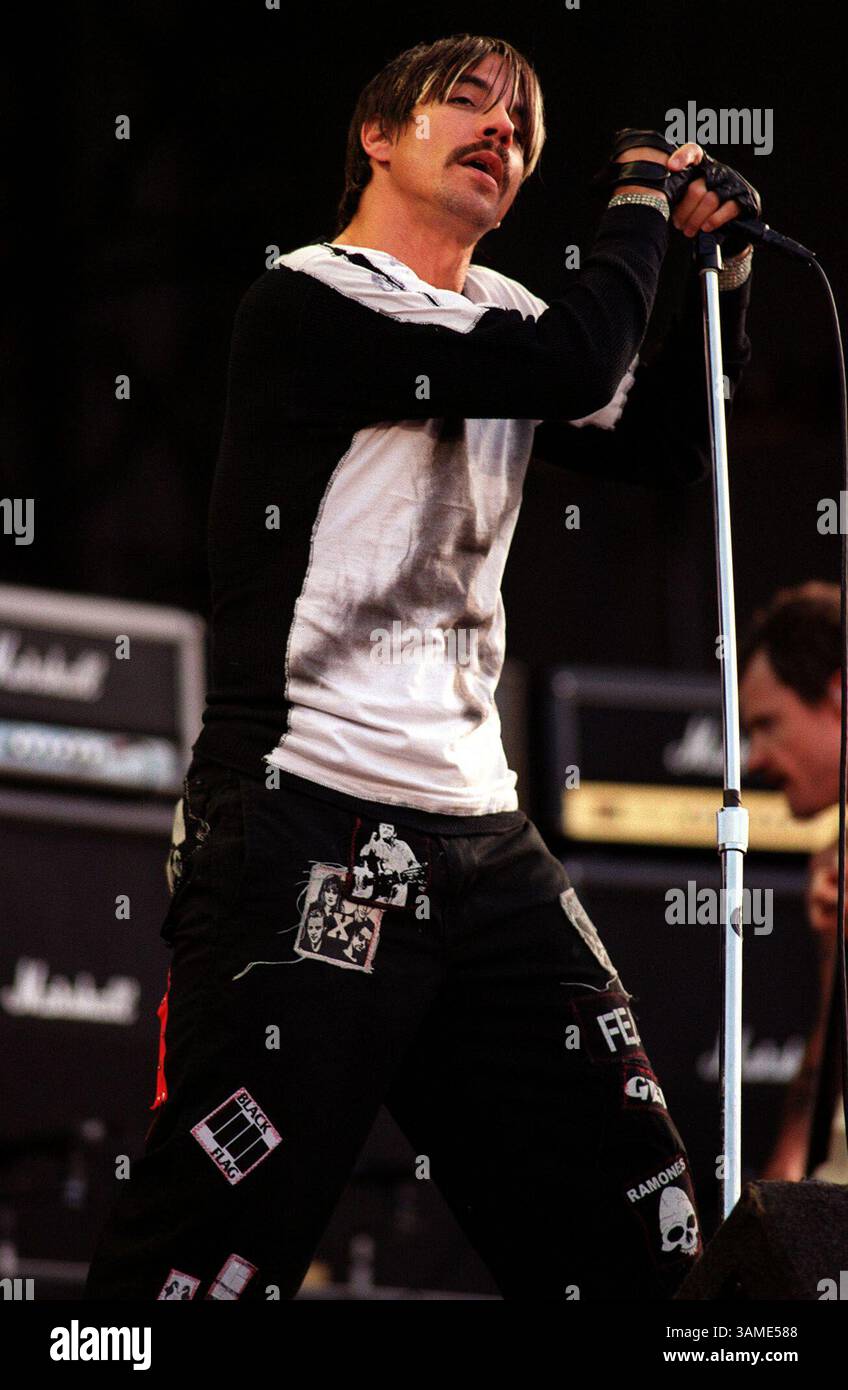 Red hot chili peppers slane castle hi-res stock photography and images ...