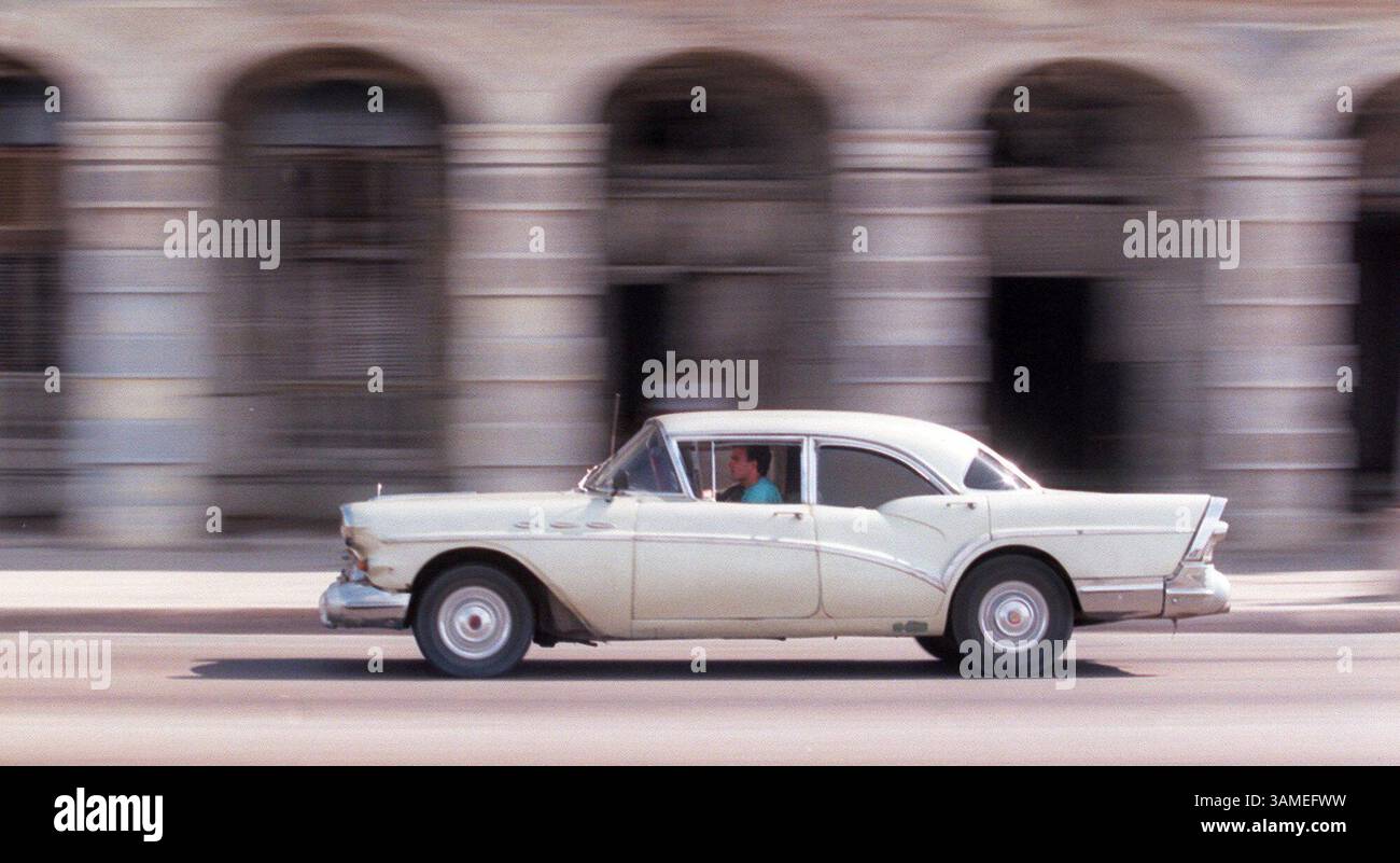 BUICK 木製クラシックカー 1957 キューバ 1957 buick hi-res