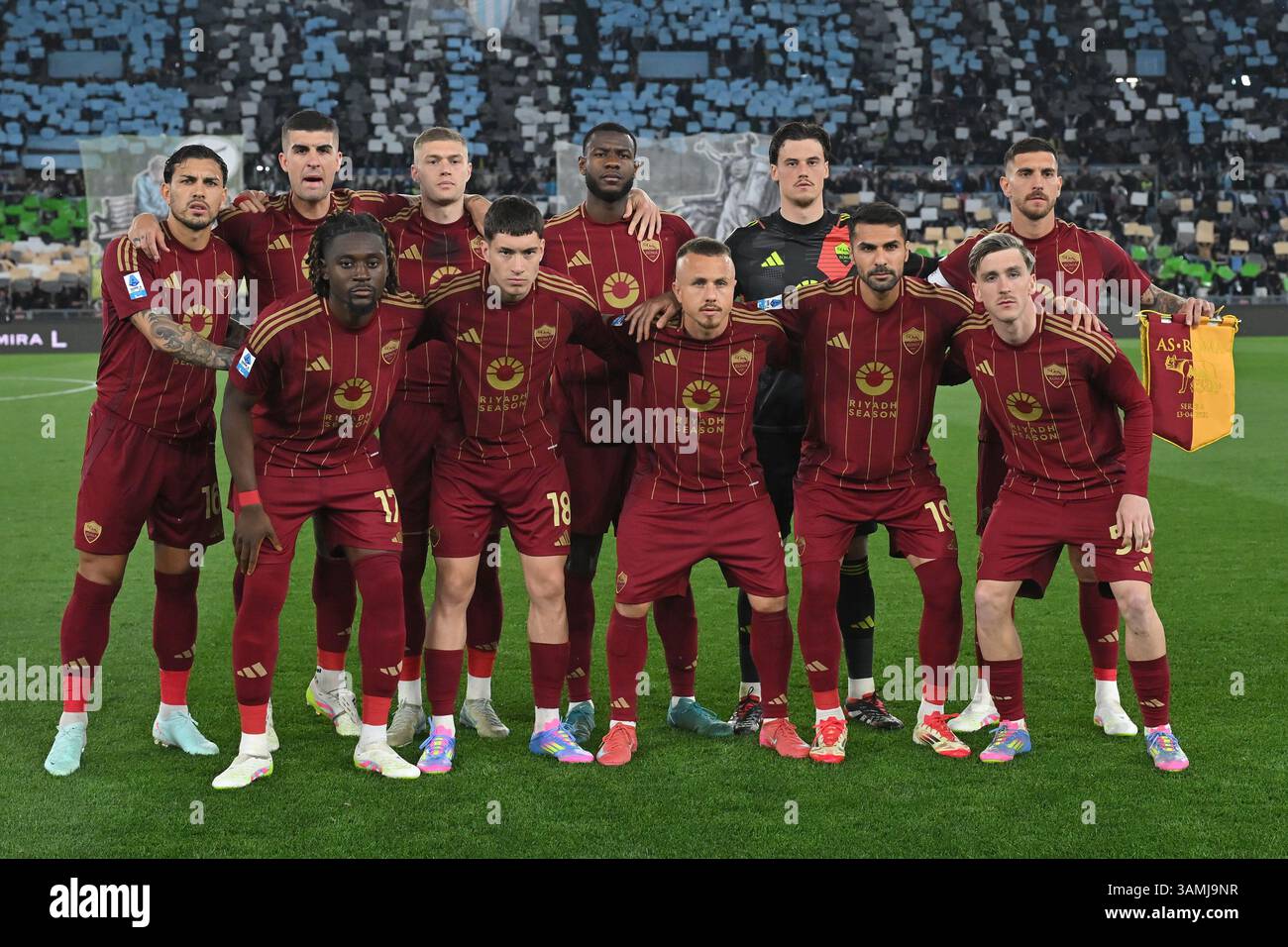 Roma team players pose for a group photo during the Serie A match ...