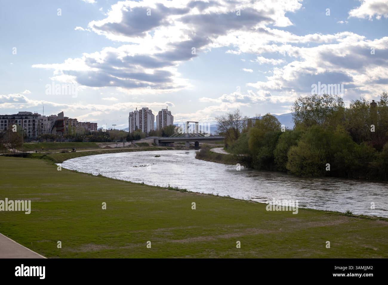 Urban landscape river modern hi-res stock photography and images - Alamy