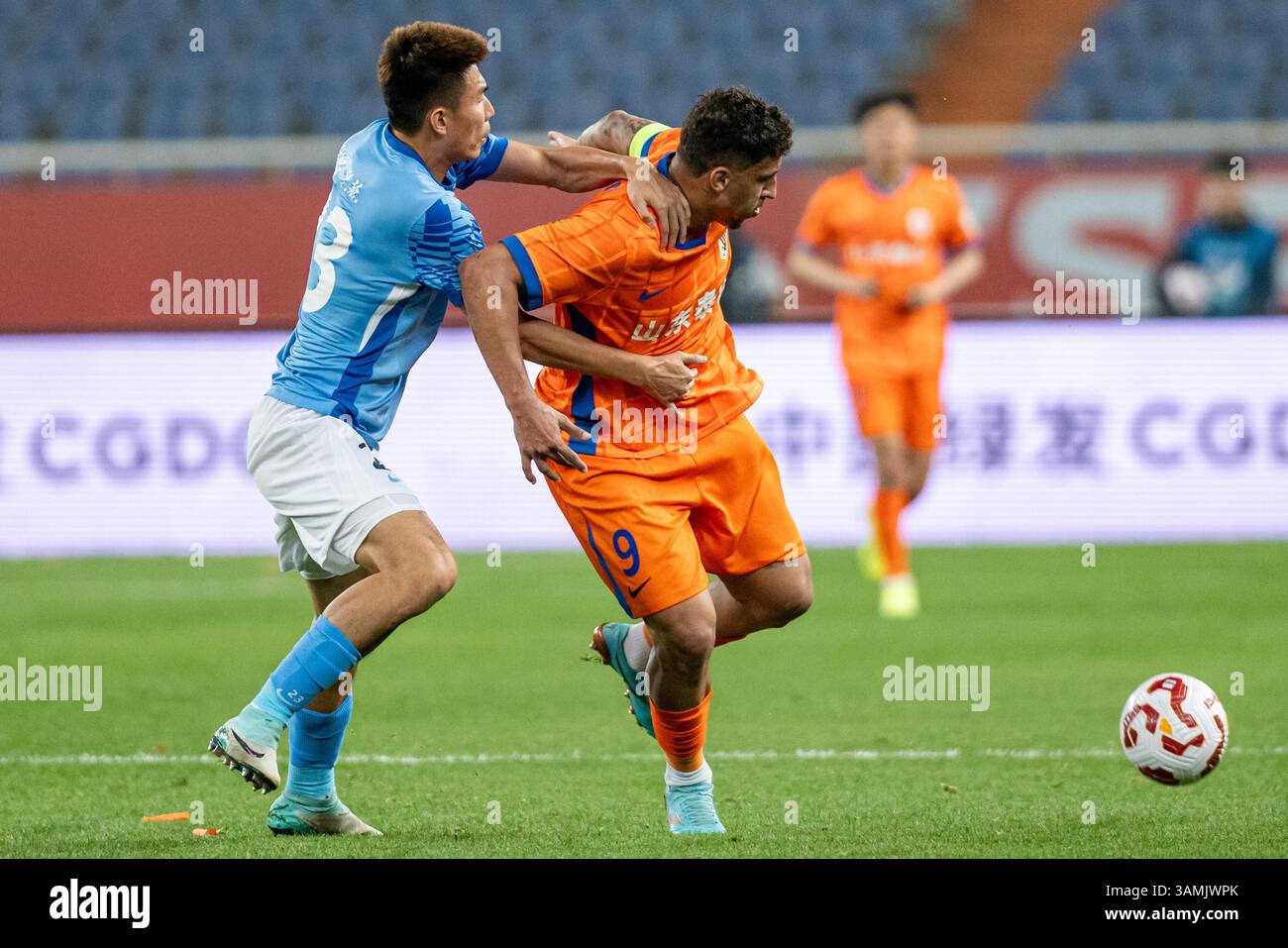 Shandong Taishan Football Club defeated Shenzhen Peng City Football ...