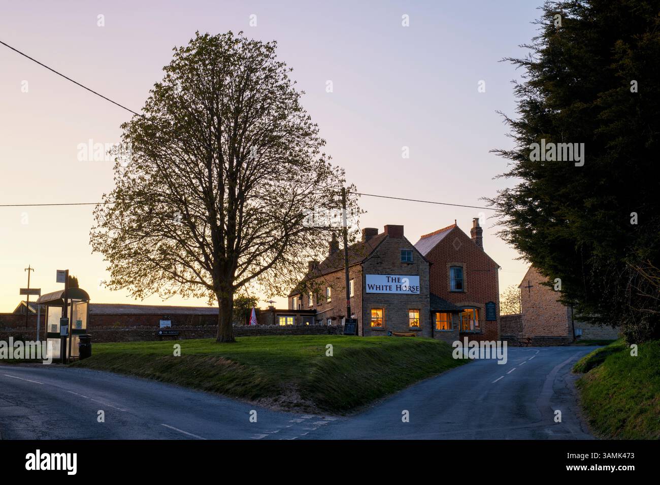 The White Horse pub after sunset. Stonesfield, Oxfordshire, England Stock Photo