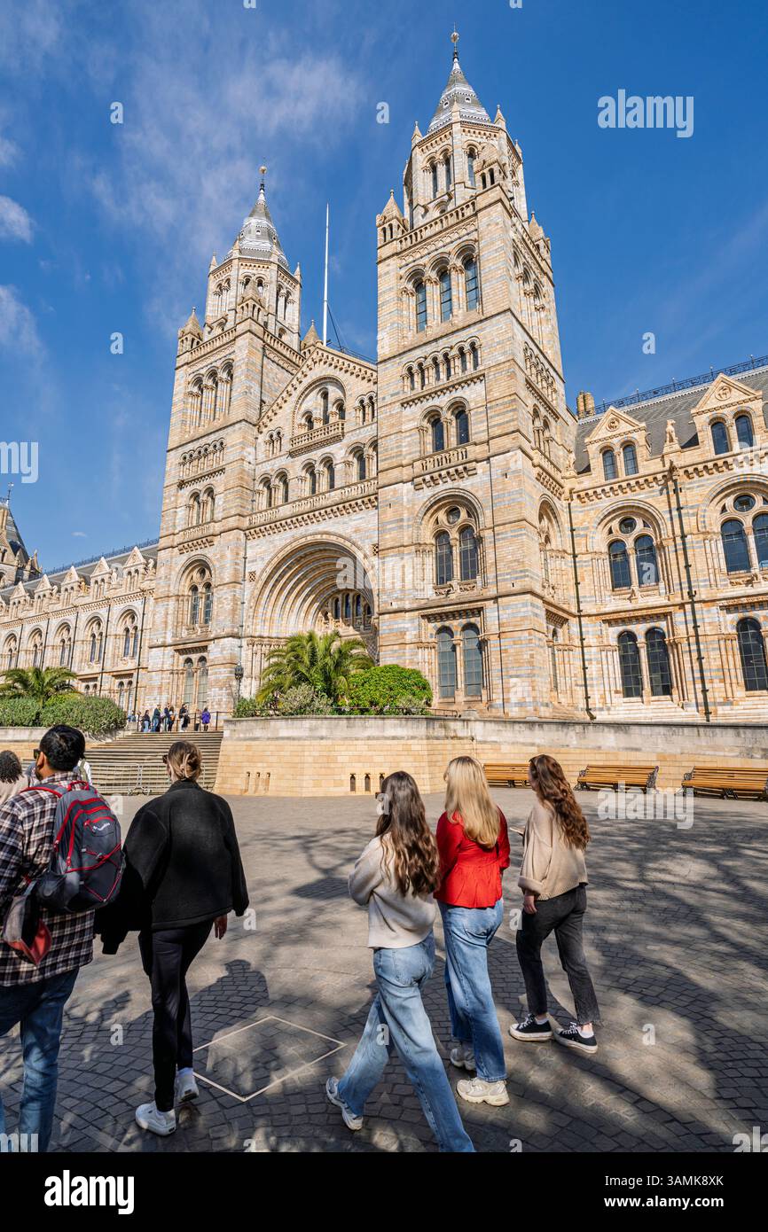 Visitors at the front entrance to the iconic Alfred Waterhouse building of the Natural History Museum in Cromwell Road, South Kensington, London SW7 Stock Photo