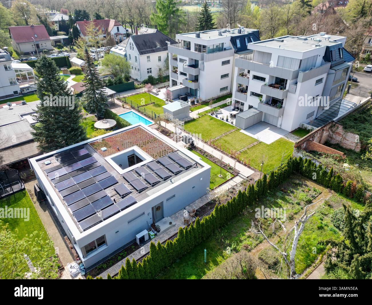 Leipzig, Germany. 14th Apr, 2025. The roof of a detached house is ...