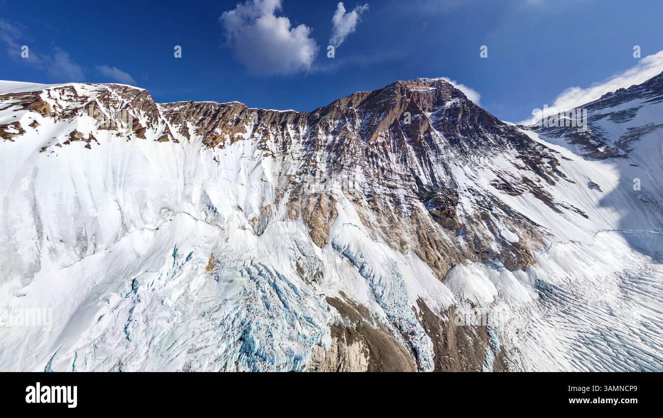 Himalayas aerial everest hi-res stock photography and images - Alamy