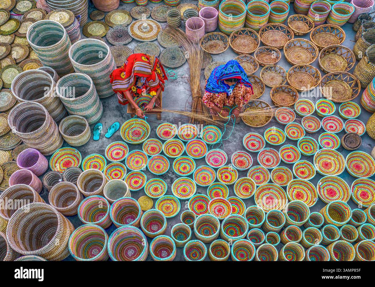 Local artisan weaving beautiful patterns hi-res stock photography and ...