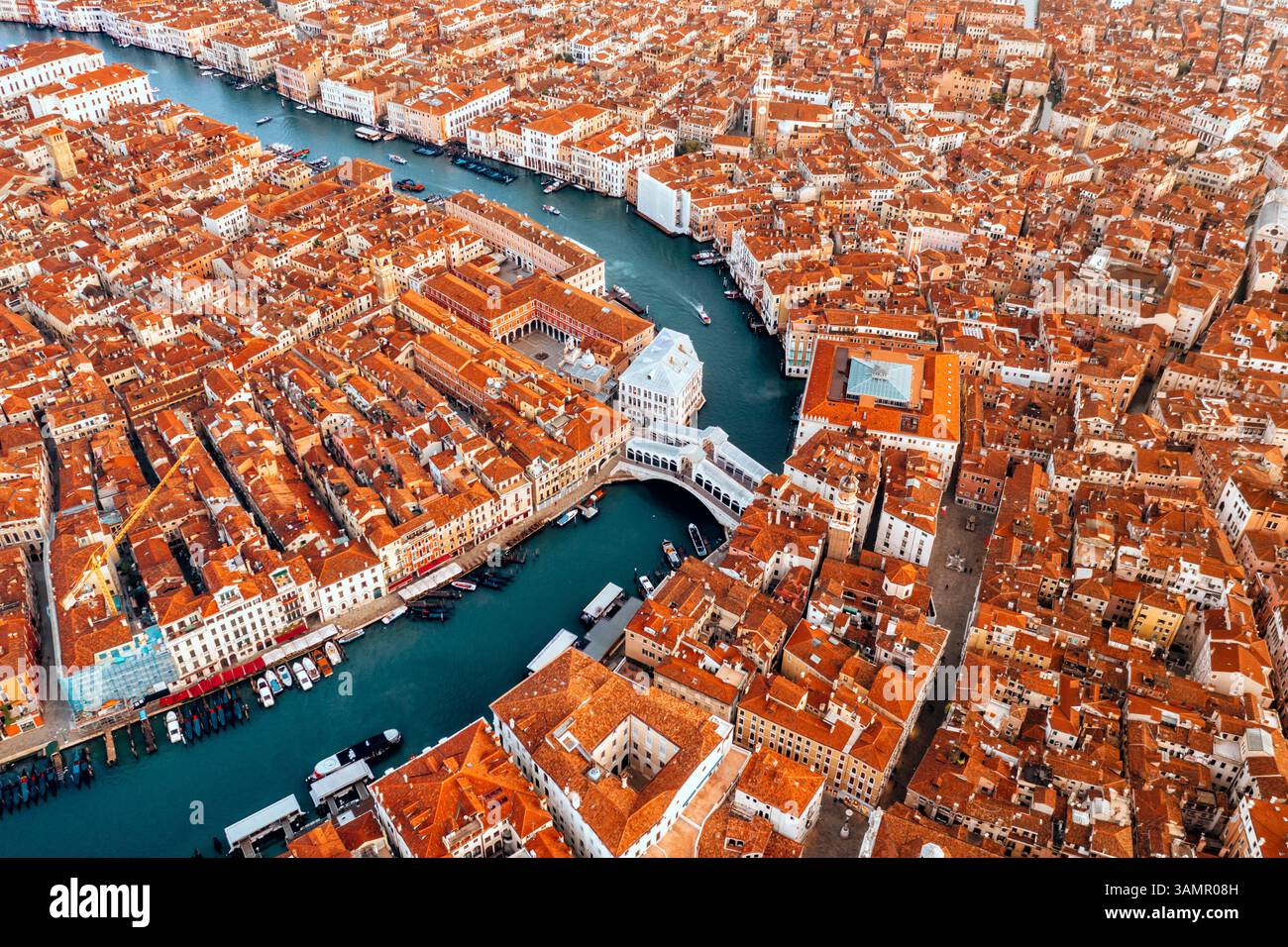 Aerial view of Rialto bridge crossing the Grand Canal in Venice ...