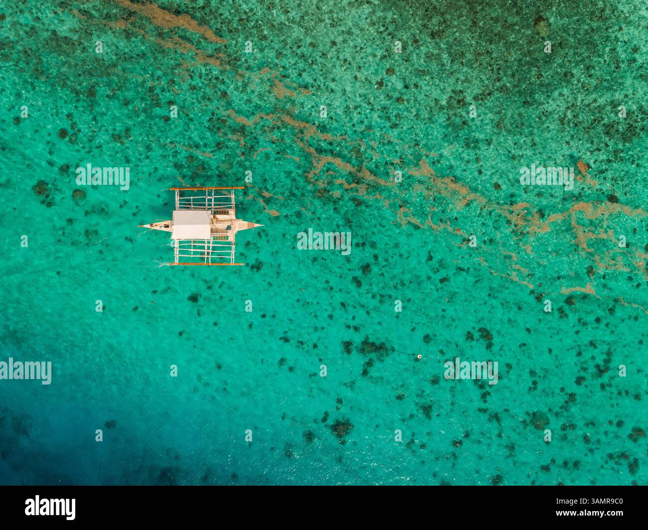 Aerial view of traditional filipino fishing boat by Sumilon island ...