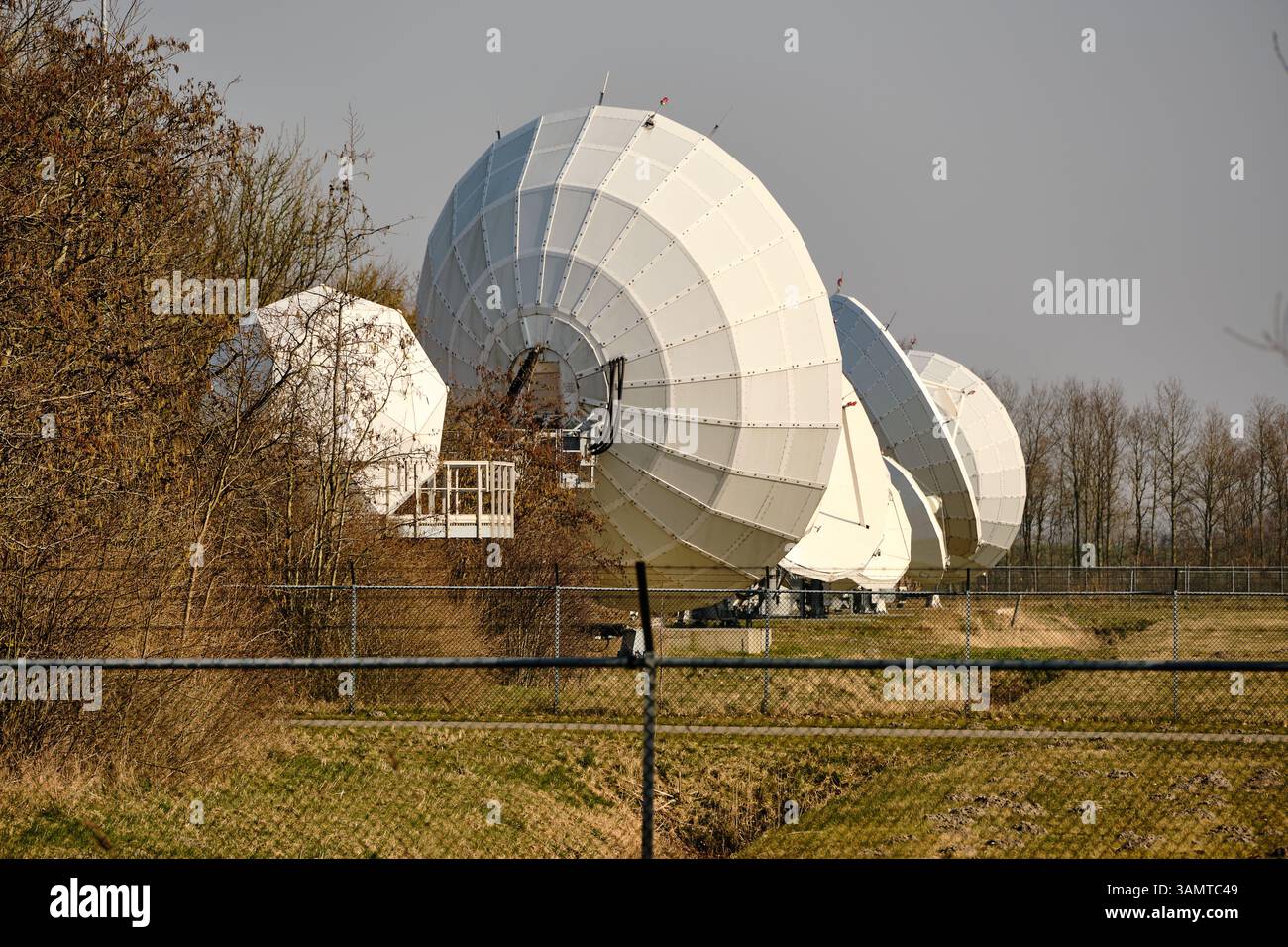 Infrastructure Dish Military defense infrastructure hi-res stock photography and images - Alamy