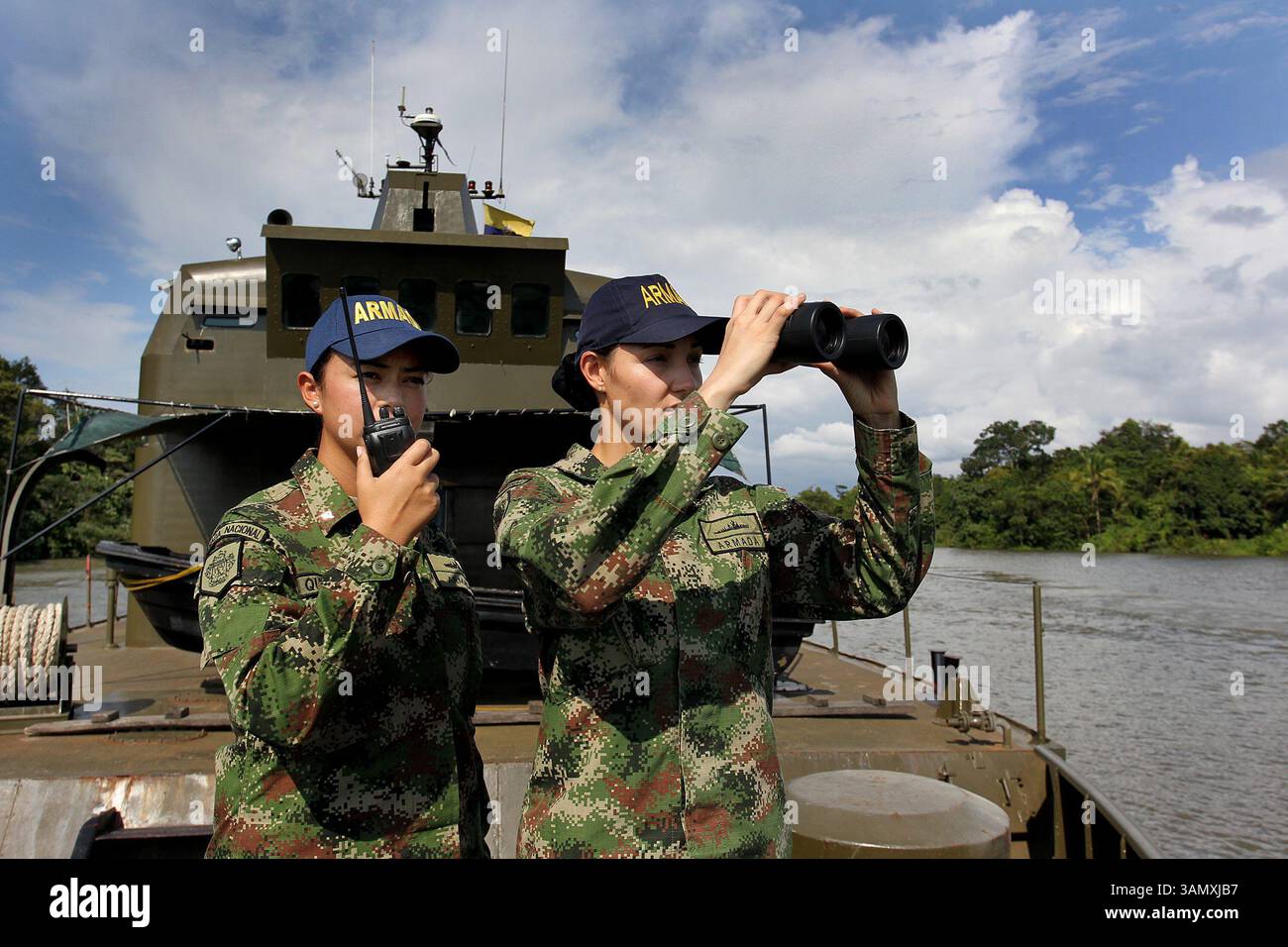 Con algo de Estilo: Vichy: el cuadrado de este verano 2014, tanto para  hombre como para mujer, image size:1300x956