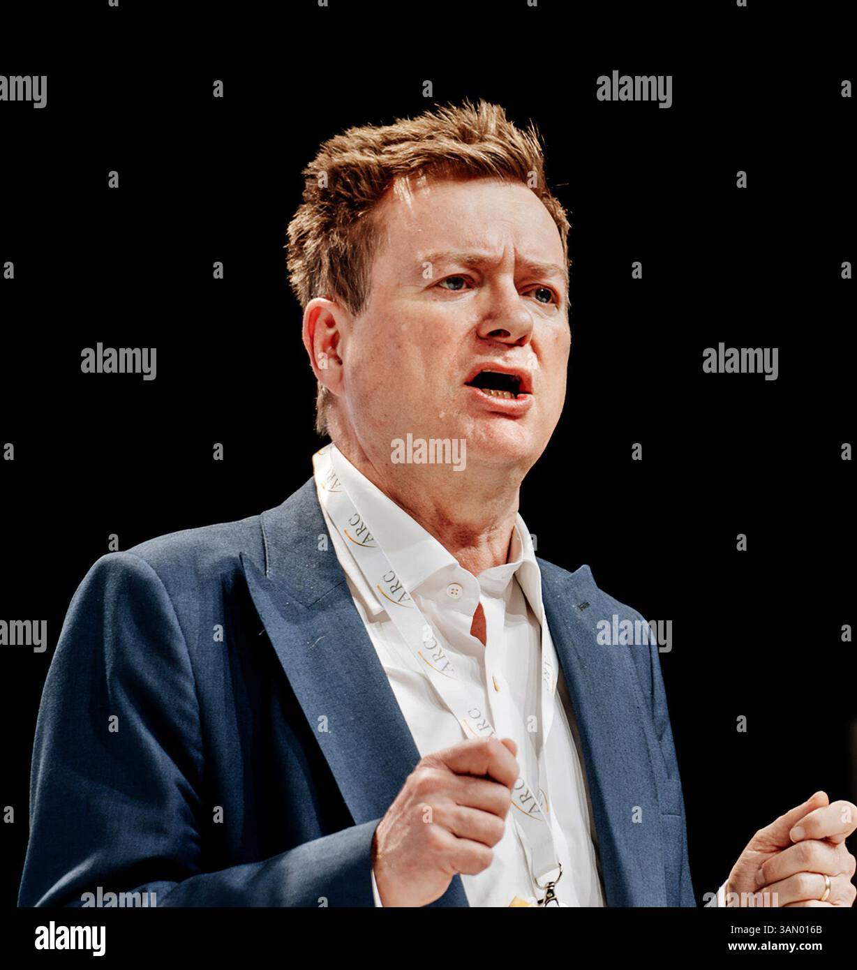 Portrait news hi-res stock photography and images - Alamy