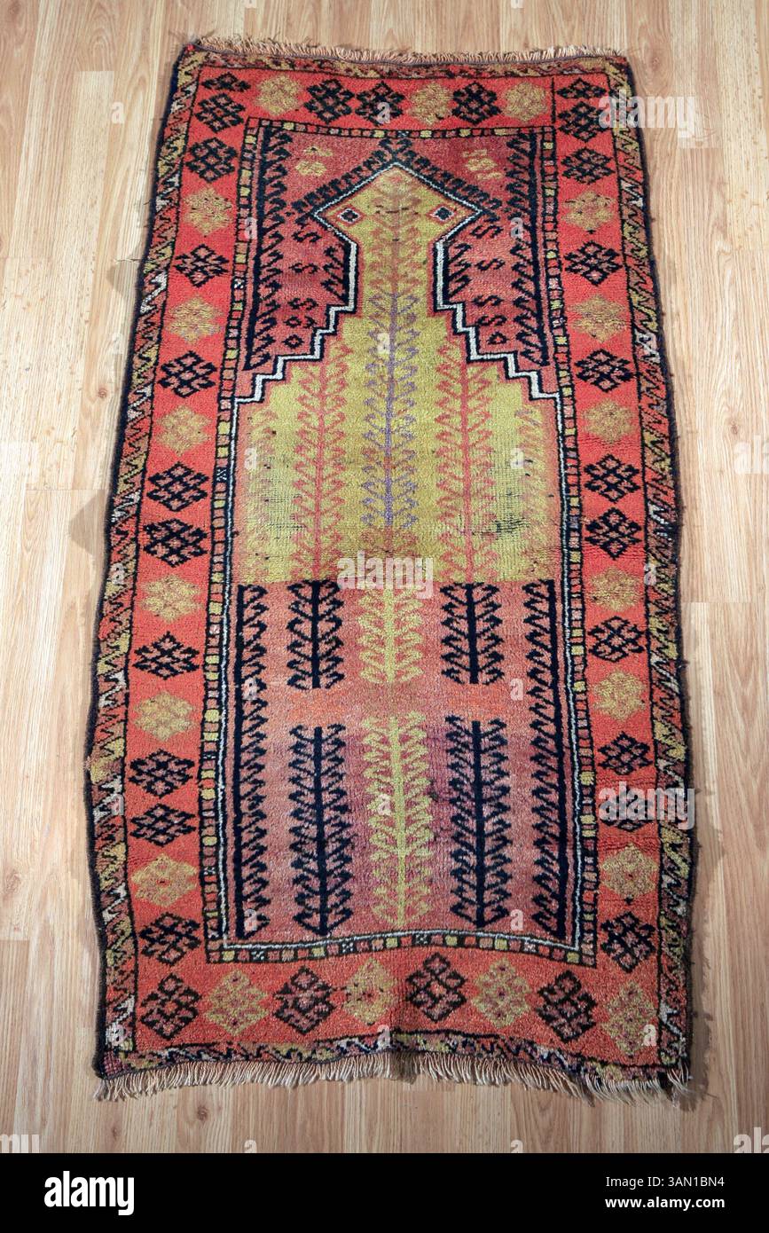 Rug gallery hi-res stock photography and images - Alamy