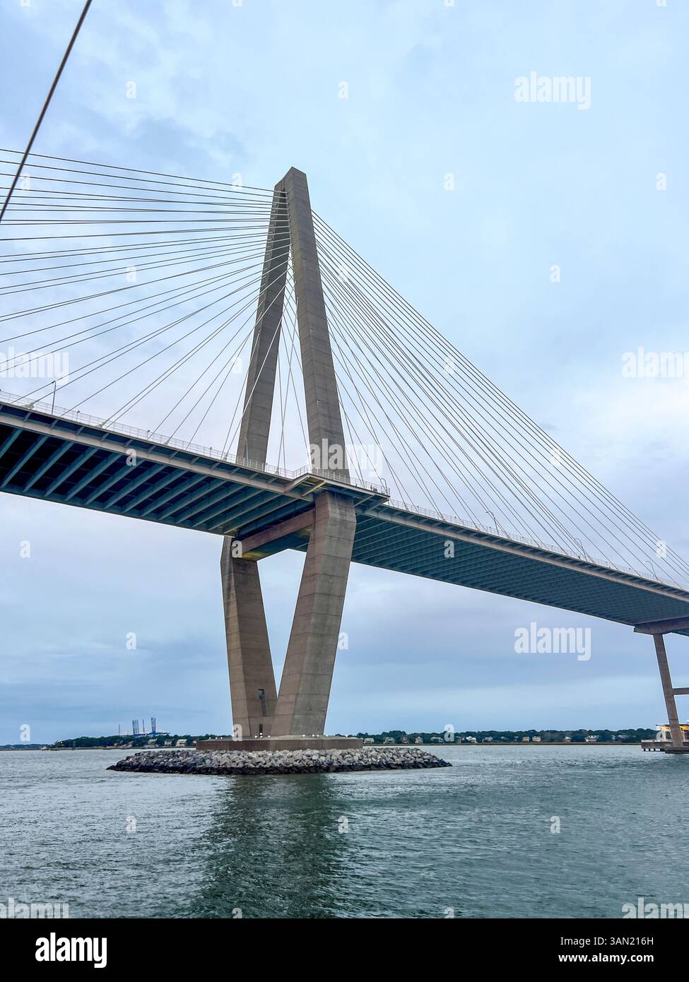 The Arthur Ravenel Jr. Bridge stands tall over the Cooper River, connecting Charleston and Mount Pleasant with its stunning cable-stayed design and br - Smartphone Captured Stock Image