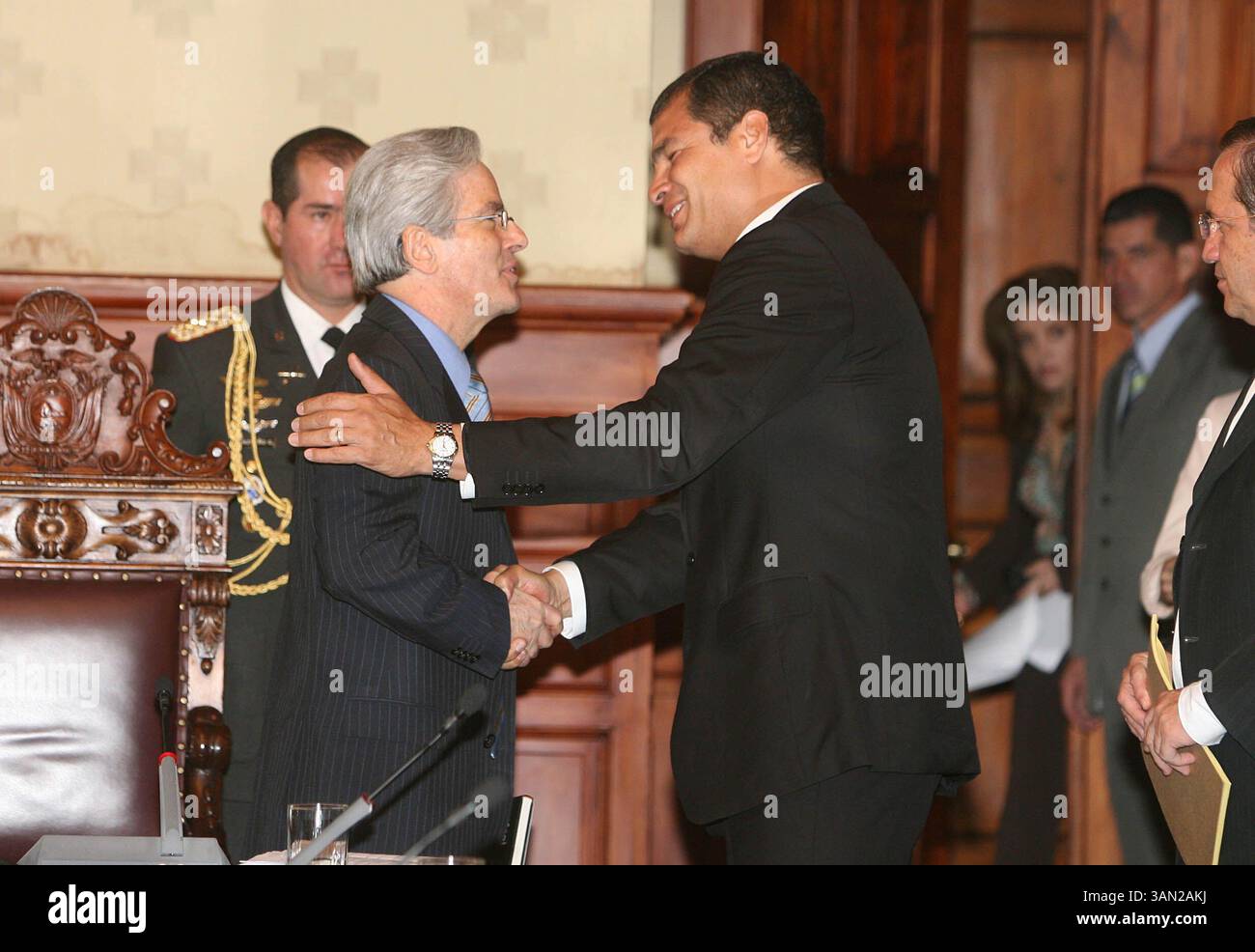 Apr. 06, 2010 - (06/04/2010) QUITO ECUADOR 06-04-2010. P. RIVAS. PARA  POLITICA. REUNION DEL SECRETARIO ADJUNTO DE EEUU ARTURO VALENZUELA CON EL  PRESIDENTE DE ECUADOR RAFAEL CORREA DELGADO EN CARONDELET. (Credit Image: ©, image size:1300x986