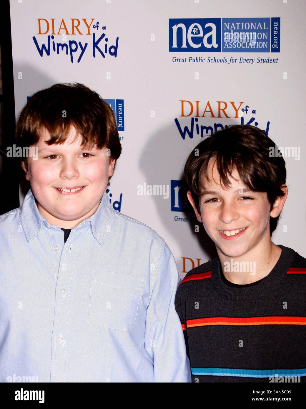 Zachary gordon and robert capron hi-res stock photography and images - Alamy, image size:1040x1390