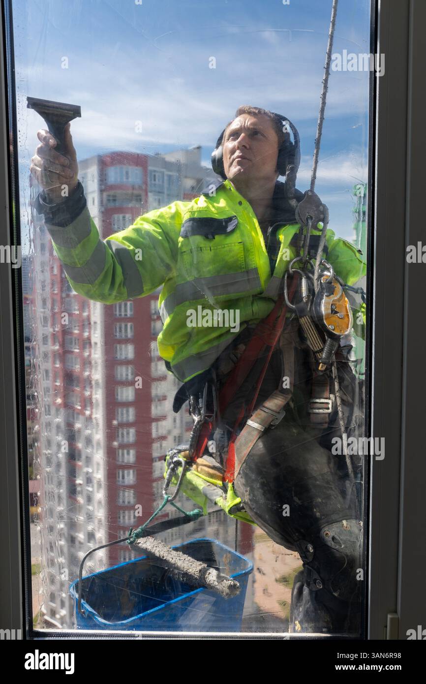 Working task height construction site hi-res stock photography and ...