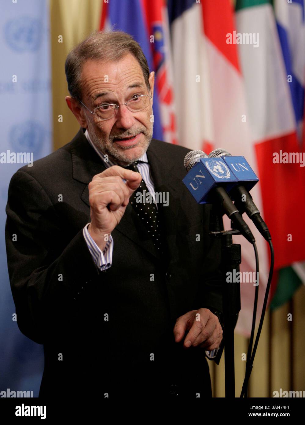 Javier solana secretary general council hi-res stock photography and images  - Alamy