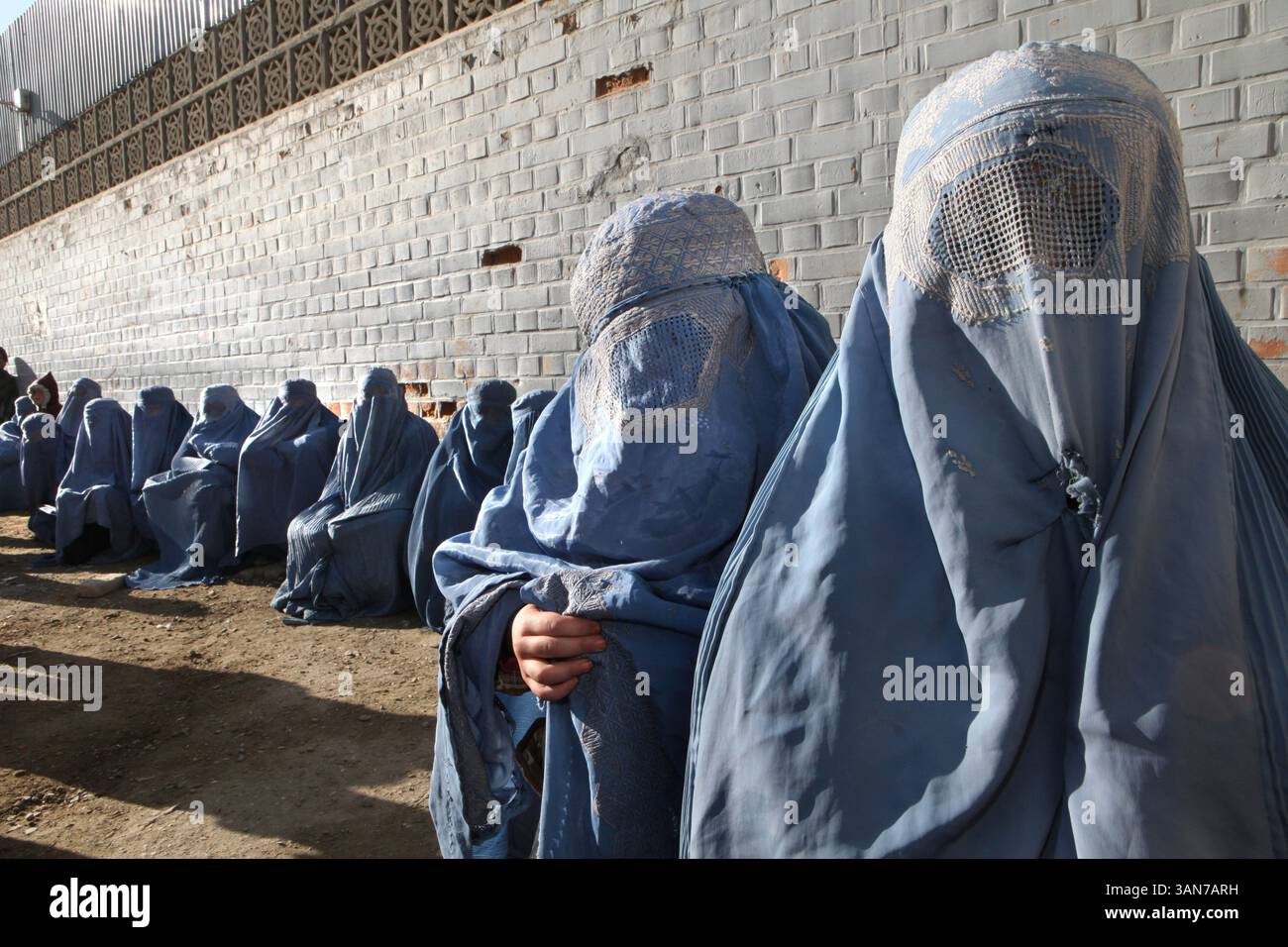dec-28-2009-kabul-afghanistan-female-children-draped-in-a-burqa