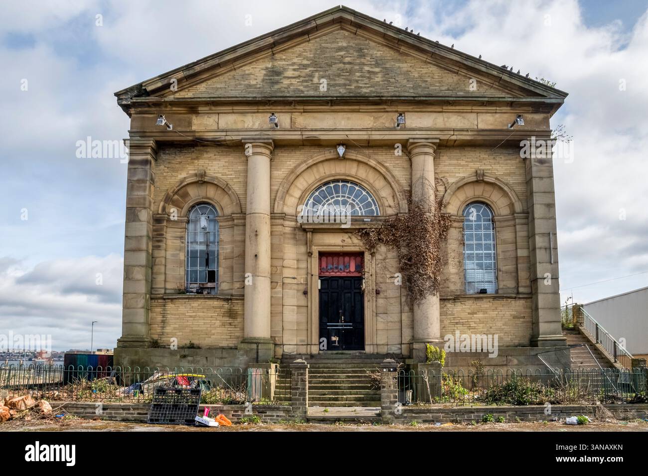 Semi-derelict Grade II listed United Reform Chapel in Infirmary Street, Bradford.  By Mallinson and Healey 1849. Stock Photo