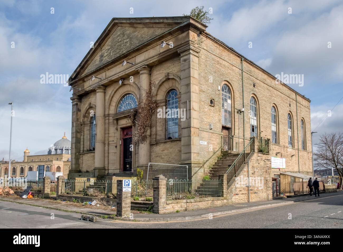 Semi-derelict Grade II listed United Reform Chapel in Infirmary Street, Bradford.  By Mallinson and Healey 1849. Stock Photo