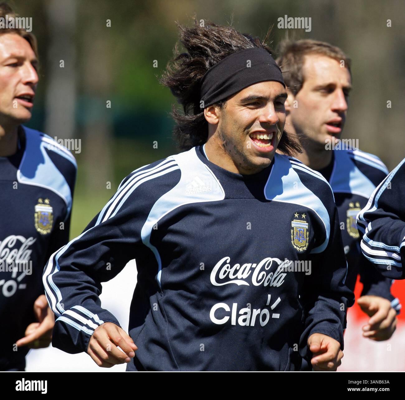 Carlos tevez argentina 11 in hi-res stock photography and images