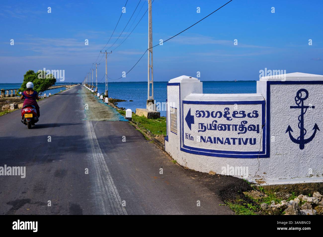Sri Lanka, Northern Province, Jaffna Peninsula, Vanar Bridge connecting Kayts Island to Punkudutivu Island Stock Photo