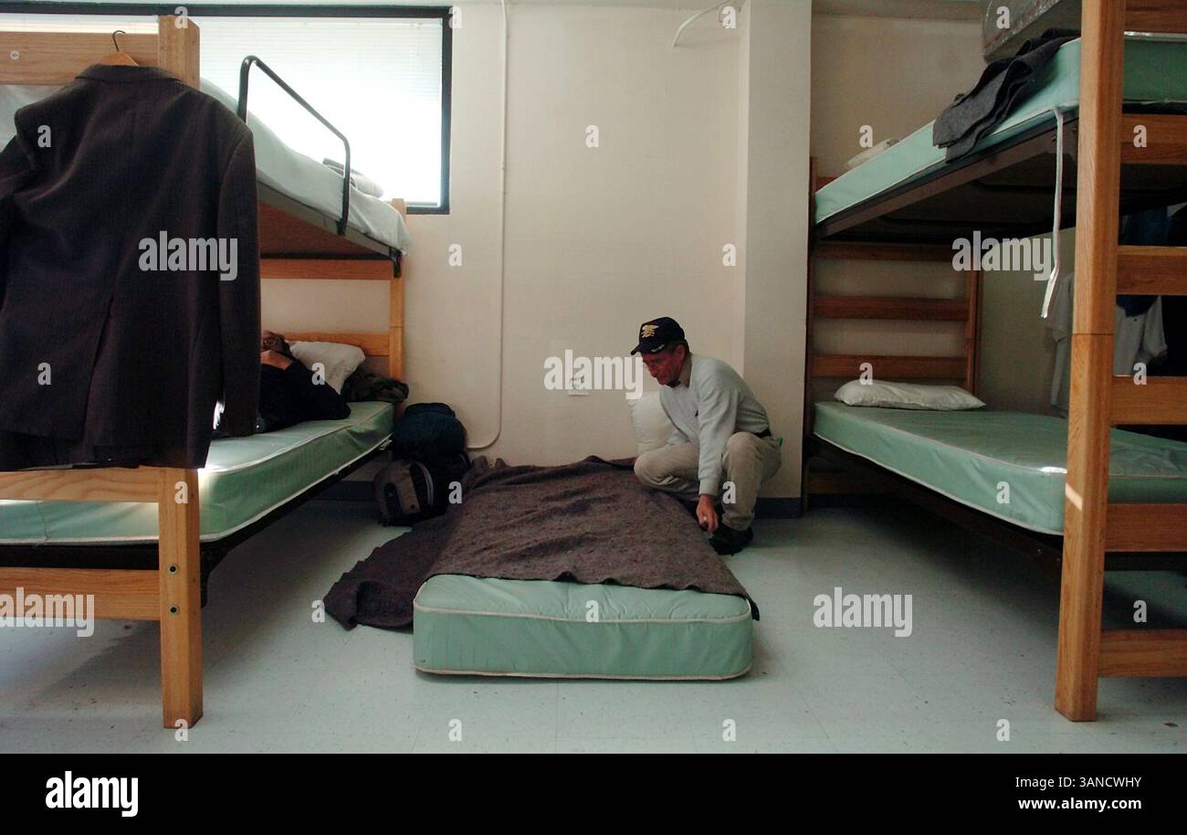 Top bunks hi-res stock photography and images - Alamy