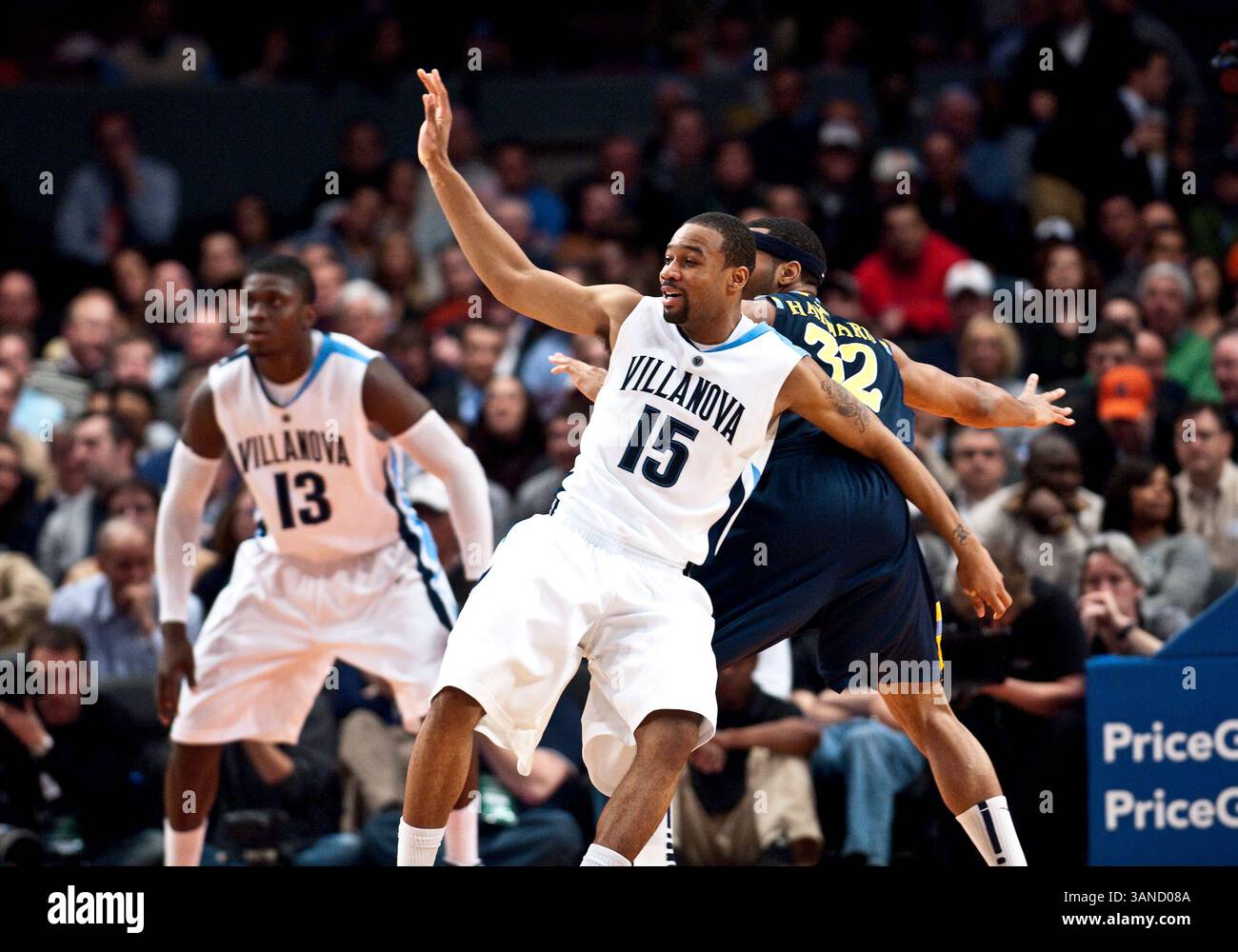 March 11 2010: Villanova's guard Reggie Redding (15) tries to defend Marquette's forward Lazar Hayward (32) from getting in the pant in the second half during the quarterfinals round Big East Tournament game between the Villanova Wildcats and the Marquette Eagles at Madison Square Garden in New York City. Marquette defeated Villanova 80-76 to advance to the semifinals of the tournament.(Credit Image: © Duncan Williams/Cal Sport Media/ZUMApress.com) Stock Photo