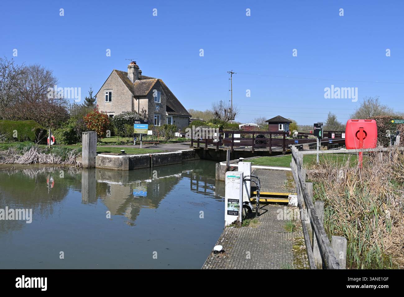 River Thames near Pinkhill Lock close to Farmoor Reservoir on the western outskirts of Oxford Stock Photo