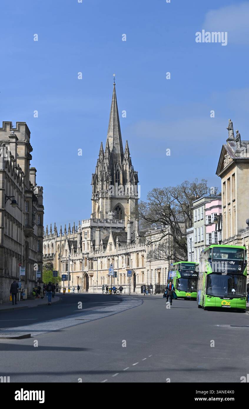 The University church of St Mary stands on The High in Oxford Stock Photo