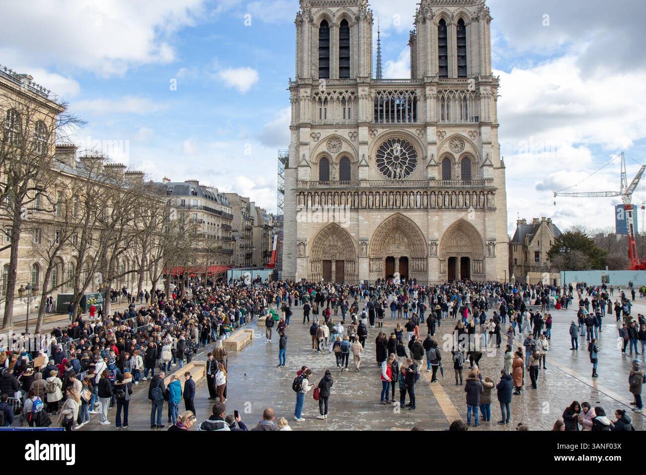 Paris, France - February 22nd 2025 : Notre-Dame de Paris and tourists ...