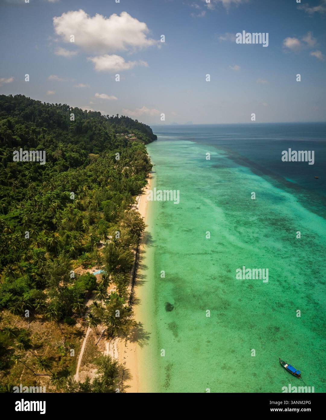 Aerial view boats in paradisiacal hi-res stock photography and images ...
