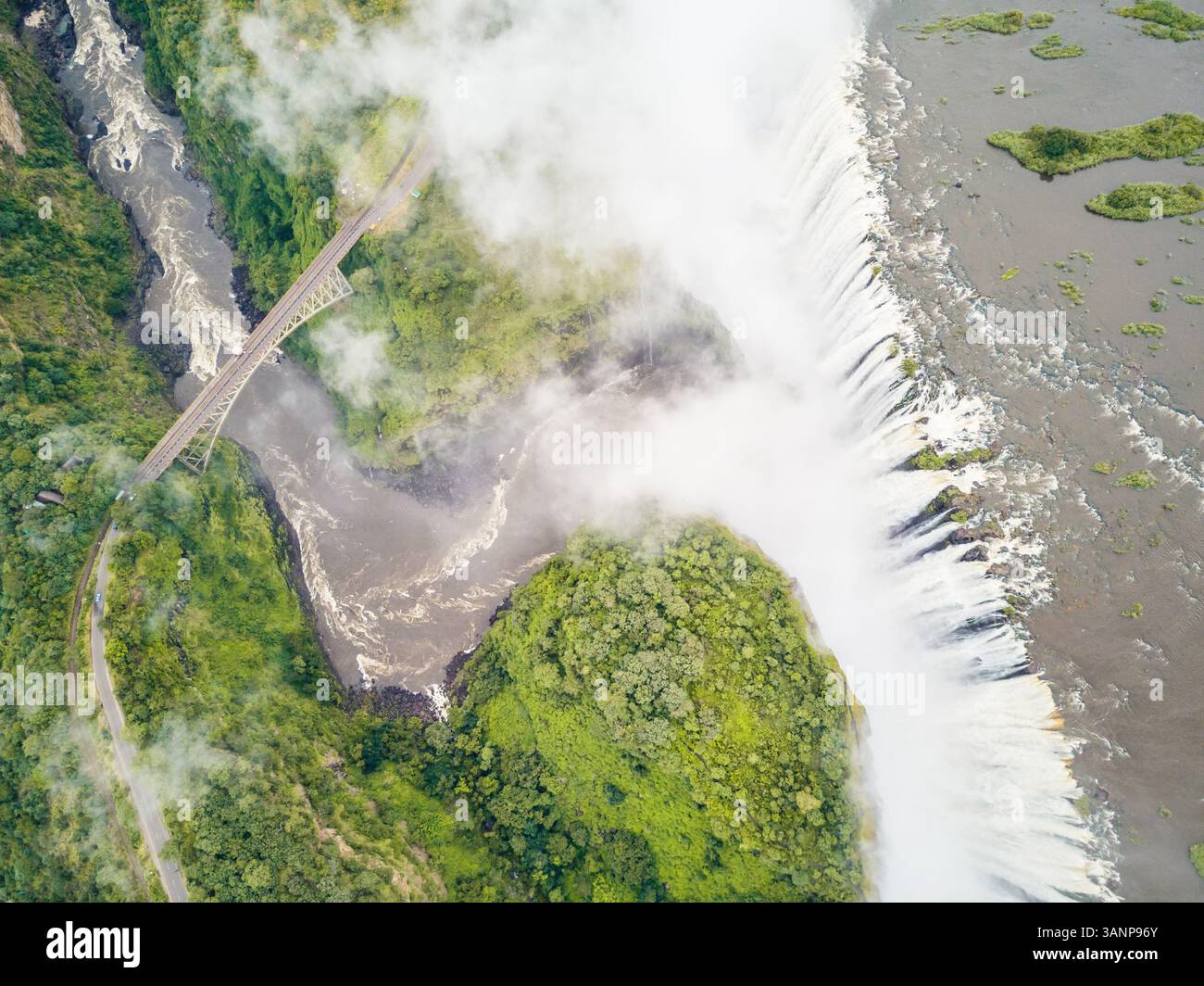 Birds eye aerial view bridge hi-res stock photography and images - Alamy