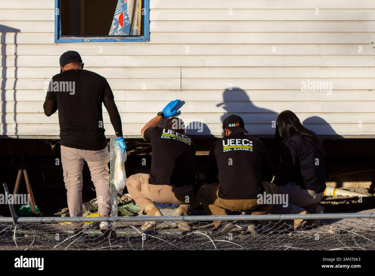 Authorities investigate the discovery of human remains beneath an abandoned building near the international bridge in Ciudad Juárez, Mexico. Forensic teams worked for several hours to recover at least two partially decomposed bodies from the site. Stock Photo