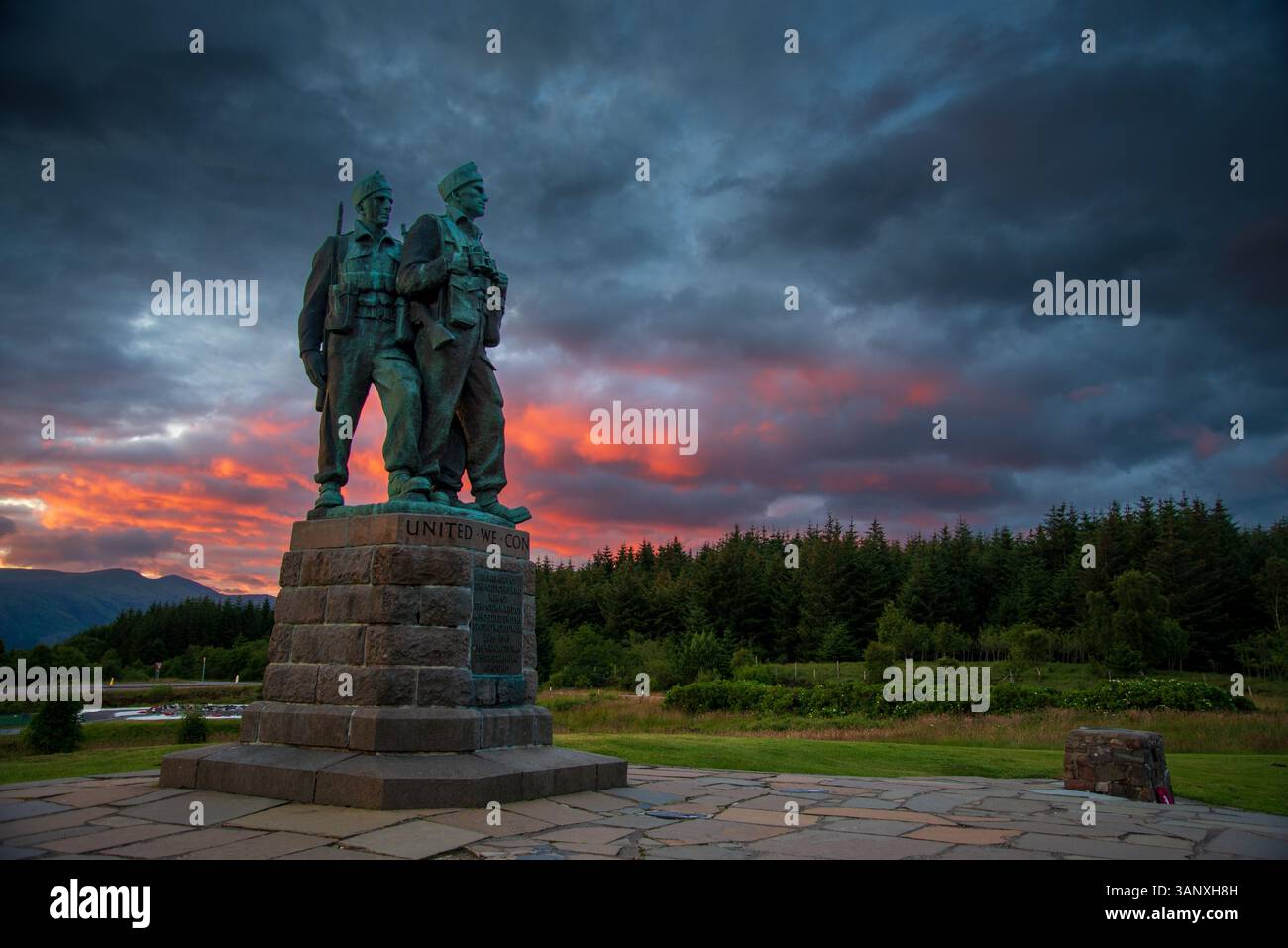 Scottish highland memorial commandos hi-res stock photography and ...
