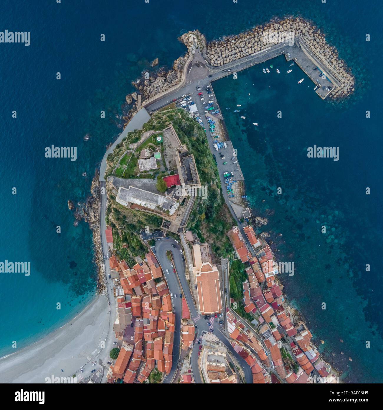 Reggio calabria city hi-res stock photography and images - Alamy, image size:1300x1390