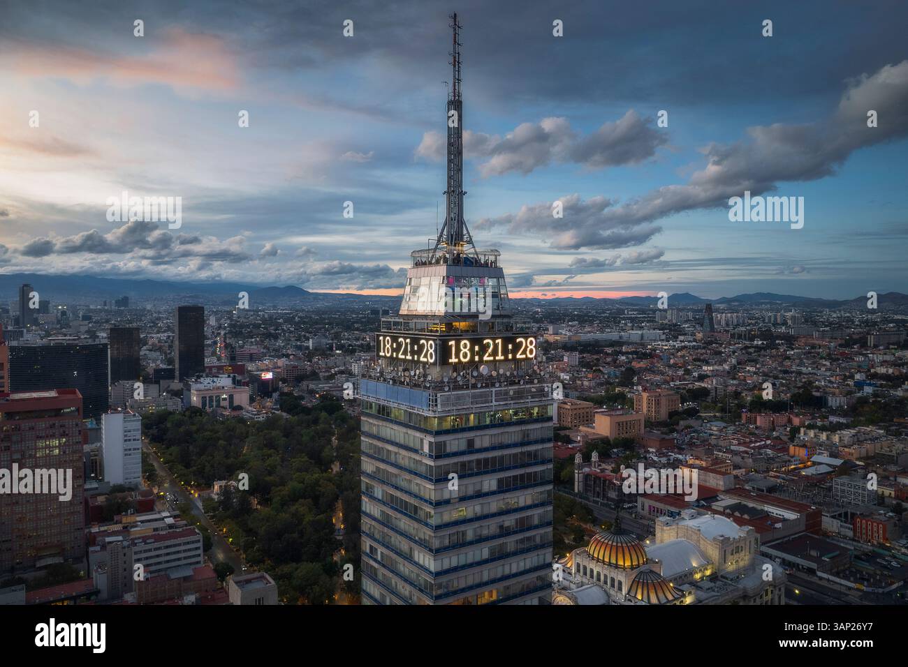 Torre latinoamericana exterior hi-res stock photography and images - Alamy