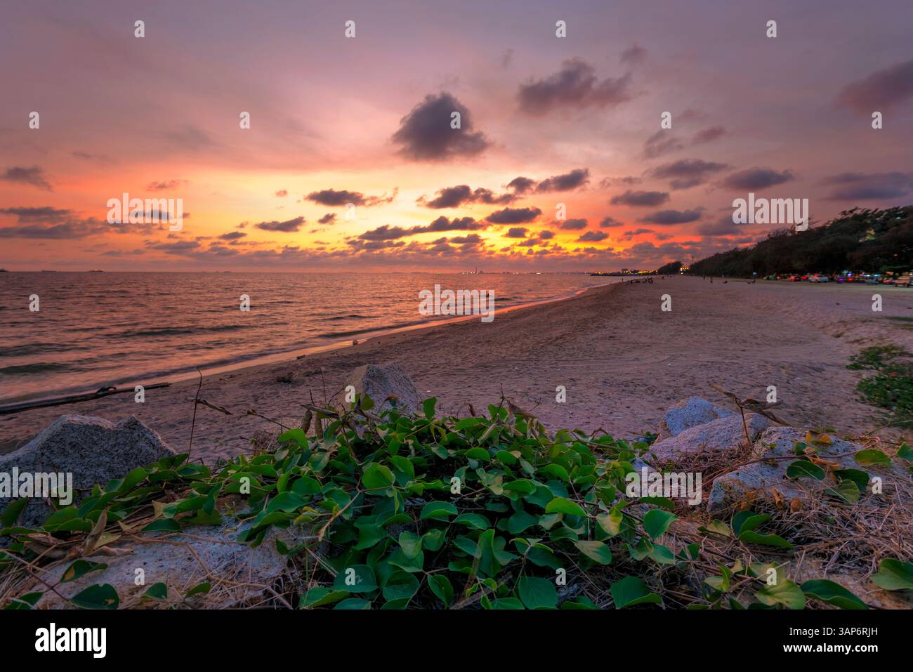 Colorful beach sunset clouds hi-res stock photography and images - Alamy