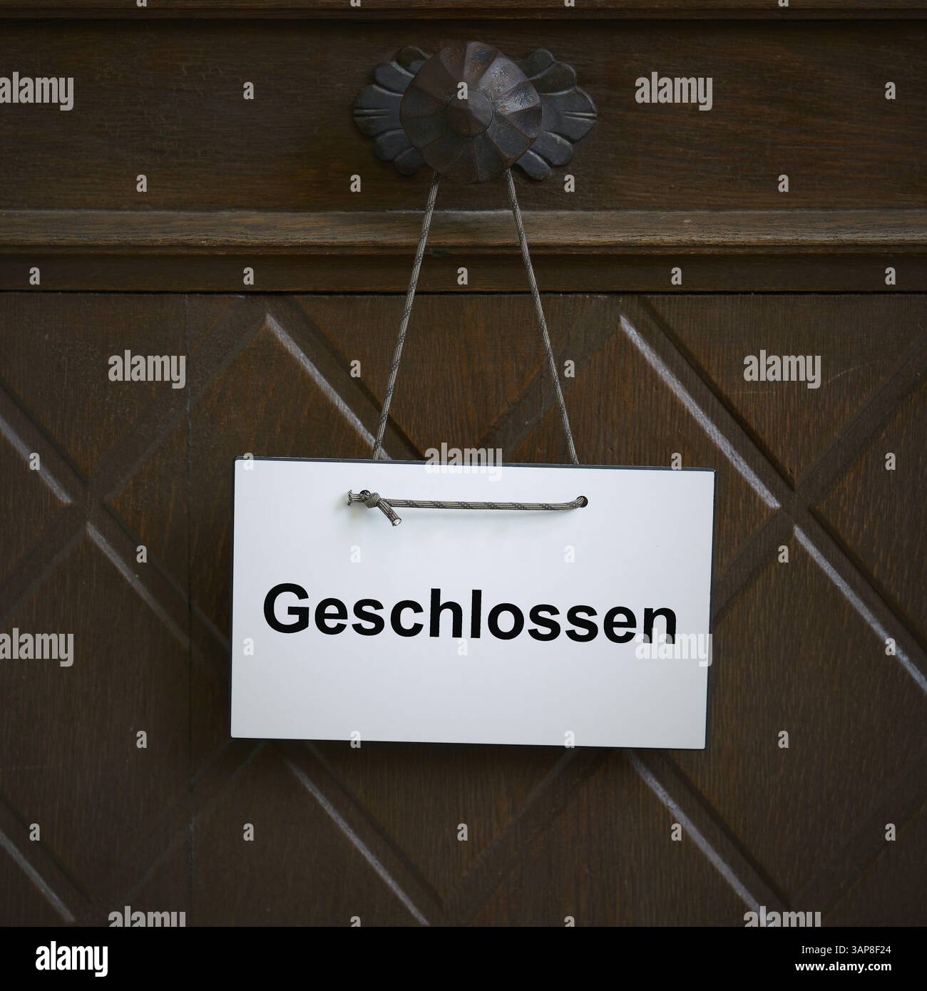 Store apology hi-res stock photography and images - Alamy