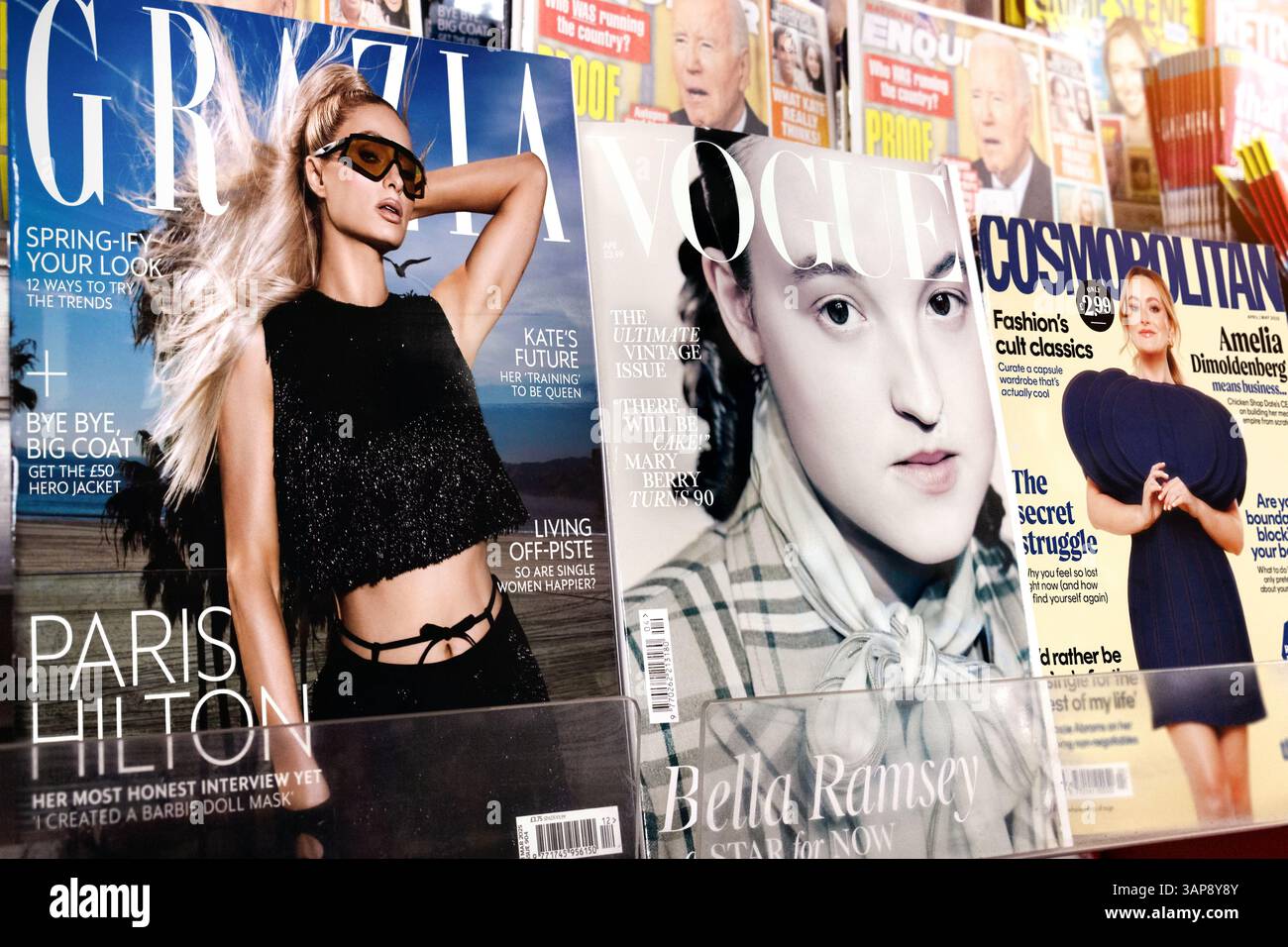 Vogue magazine cover hi-res stock photography and images - Alamy
