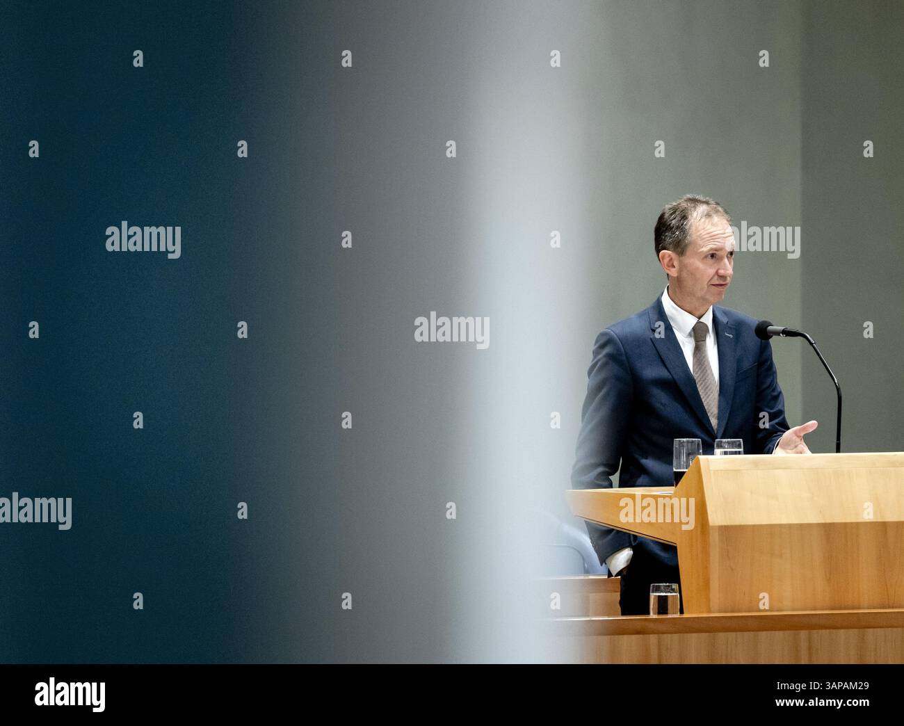 Problem Debaet THE HAGUE - Eddy van Hijum, Minister of Social Affairs and Employment ...