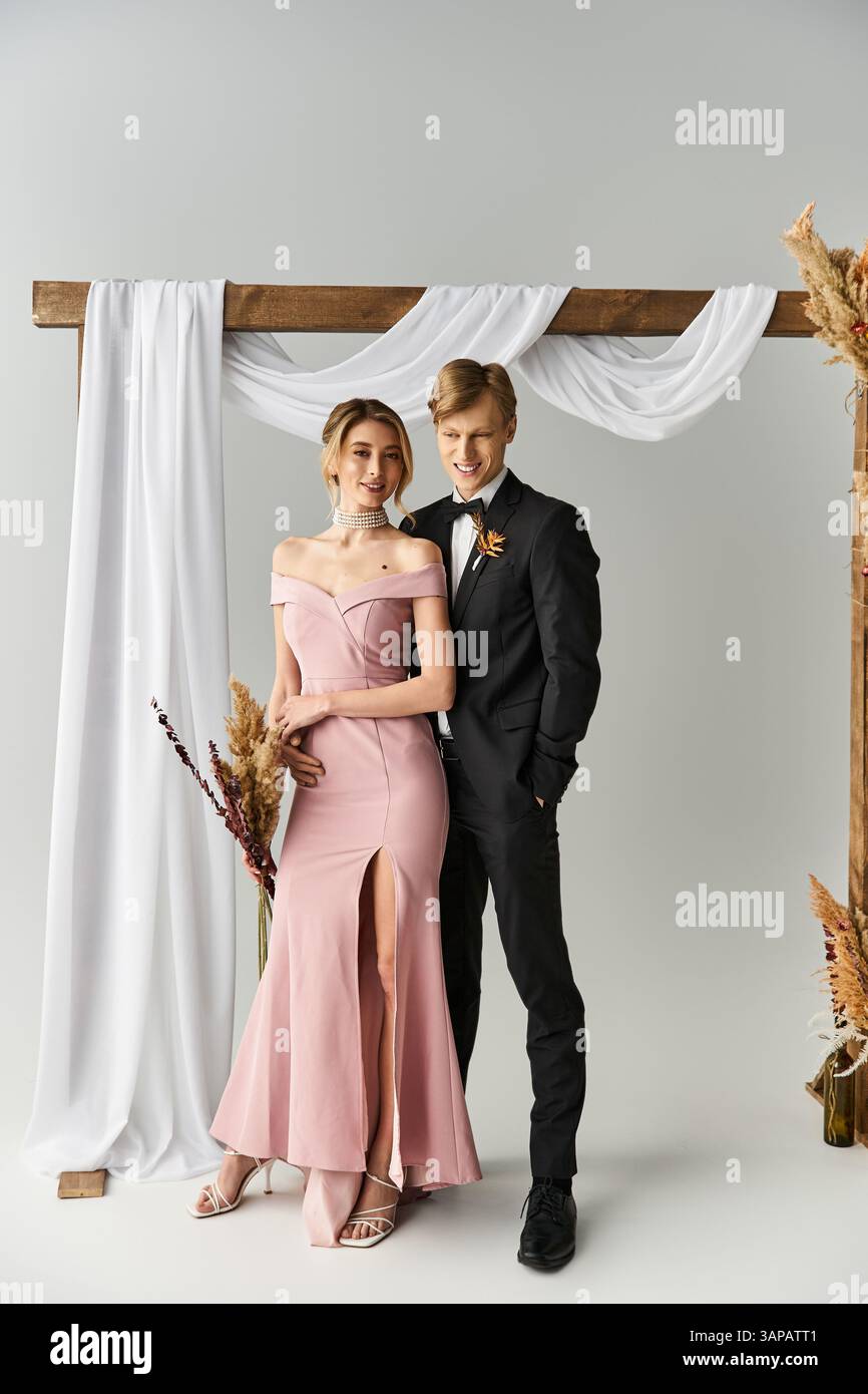 Couple poses hi-res stock photography and images - Page 13 - Alamy, image size:866x1390