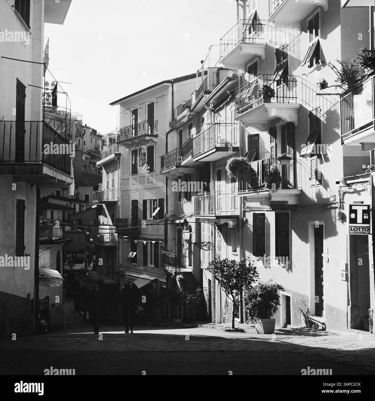 Italy liguria riomaggiore historic Black and White Stock Photos ...
