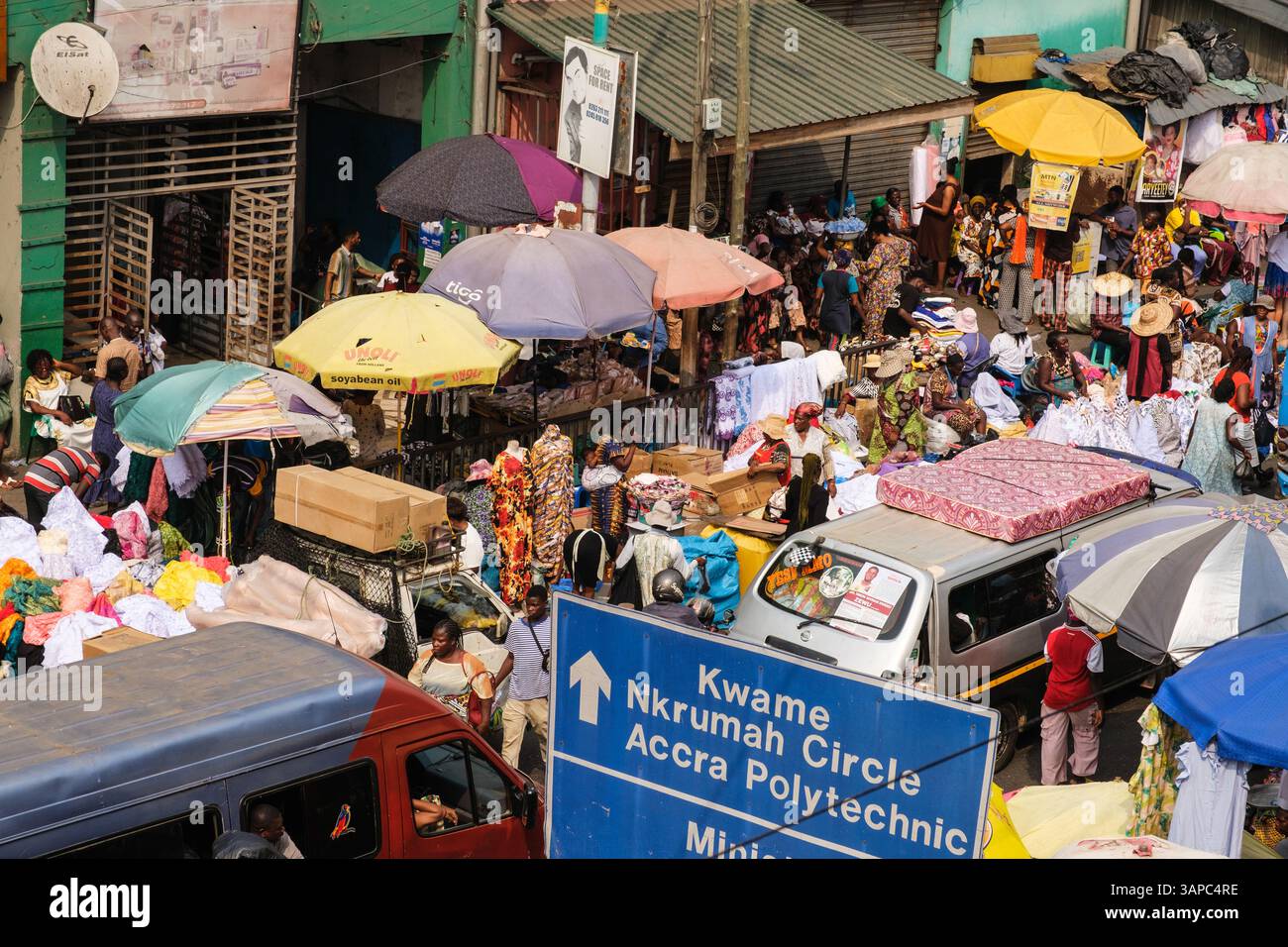 accra-ghana-makole-market-street-scene-and-traffic-stock-photo-alamy