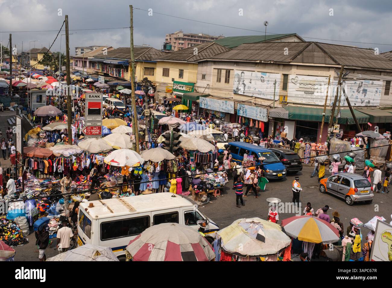 accra-ghana-makole-market-street-scene-stock-photo-alamy
