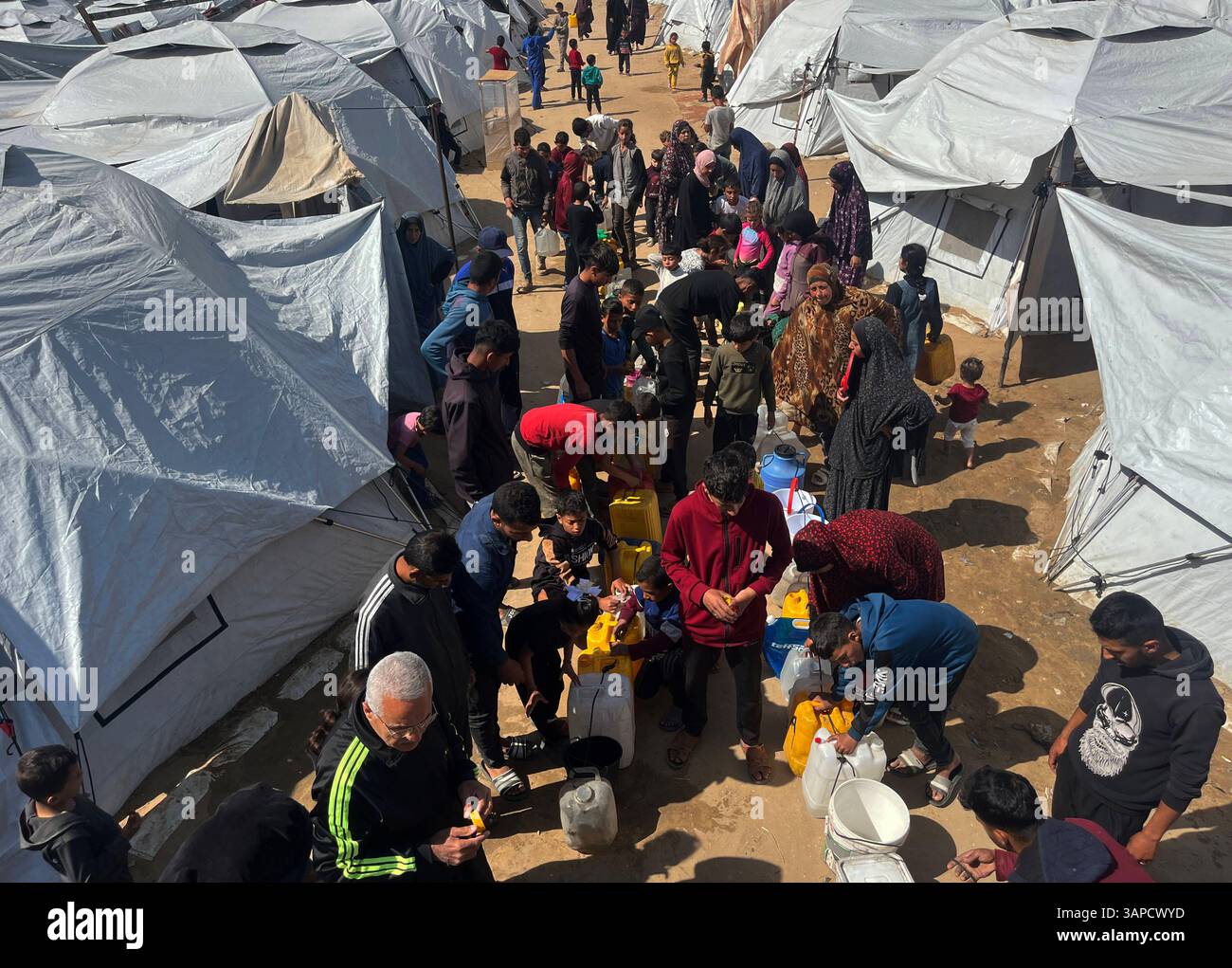 Gaza Clean A water tanker distributes clean water to Palestinians in Gaza City A ...